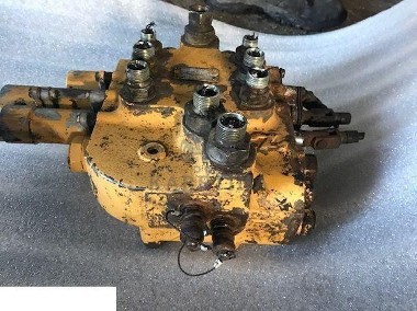 JCB 3cx 4cx - Rozdzielacz Przedni-1