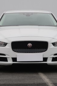 Jaguar XE I , Salon Polska, Serwis ASO, 180 KM, Automat, Skóra, Navi,-2