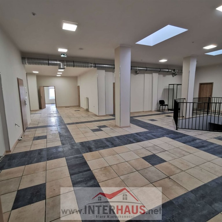 Nowoczesny obiekt usługowy z najemcami_1528 m² - Widok 3