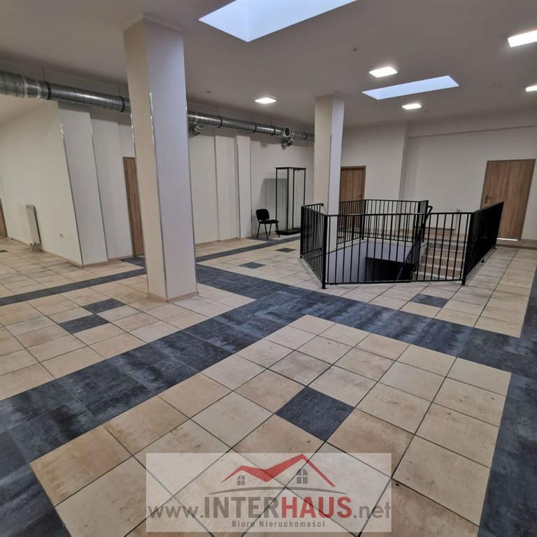 Nowoczesny obiekt usługowy z najemcami_1528 m² - Widok 4