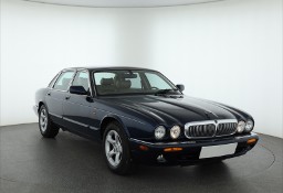 Jaguar XJ VI , Automat, Skóra, Tempomat, Podgrzewane siedzienia