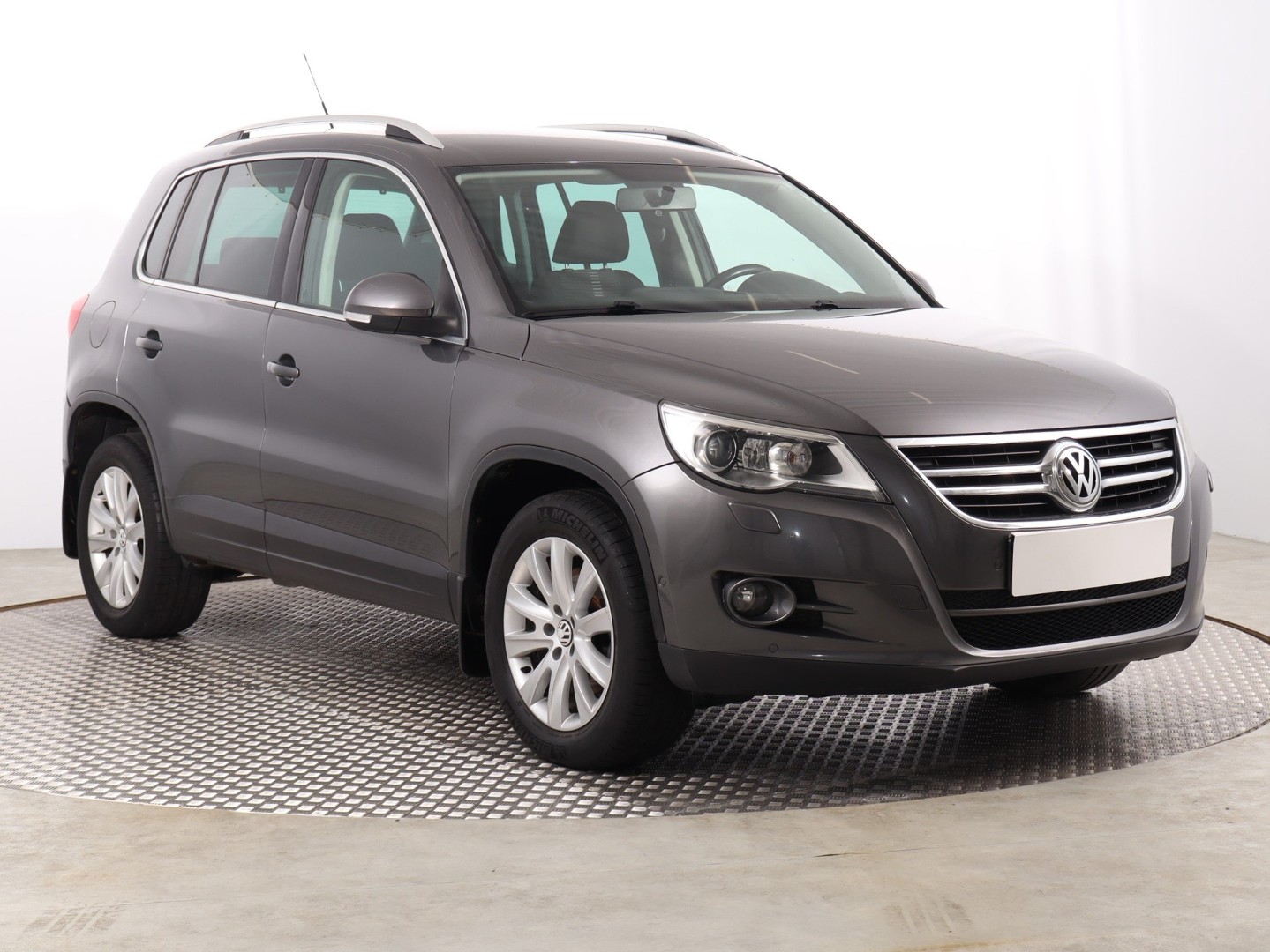 Volkswagen Tiguan , Salon Polska, Xenon, Bi-Xenon, Klimatronic, Parktronic