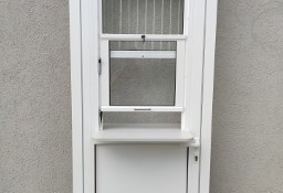 Drzwi aluminiowe z oknep podawczym podnoszonym do kuchni, na stołówkę do lokalu
