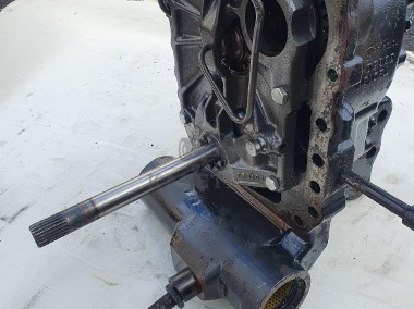 Valtra T130 - Zwolnica - Zwrotnica - Półoś - Skrzynia - Silnik - Siłowniki - Tylny WOM-1