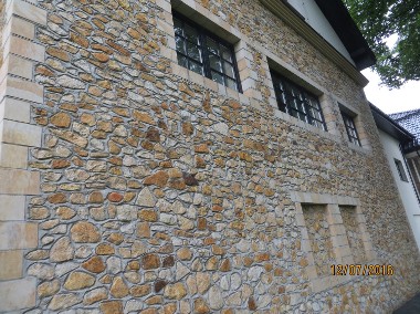ściana murowana z kamienia-1