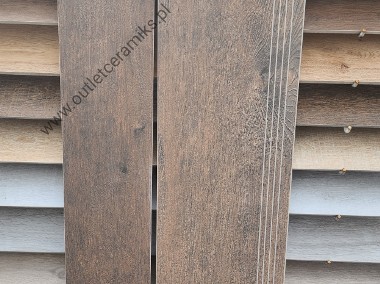 Płytki na schody wewnętrzne drewnopodobne gresowe 120x30 Sentimental cherry-1
