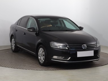 Volkswagen Passat B7 , Salon Polska, Navi, Klimatronic, Tempomat, Parktronic-1