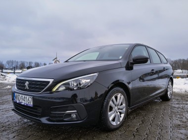 Stan bardzo dobry. Serwisowany w ASO.-1