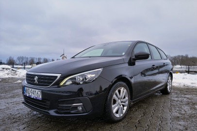 Stan bardzo dobry. Serwisowany w ASO.