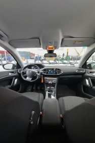 Stan bardzo dobry. Serwisowany w ASO.-2