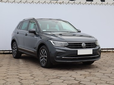 Volkswagen Tiguan , Salon Polska, 1. Właściciel, Serwis ASO, DSG, Klimatronic,-1