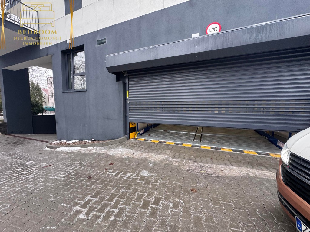 Samodzielny garaż czterostanowiskowy z platformami 32 m² z własną bramą - Widok 2