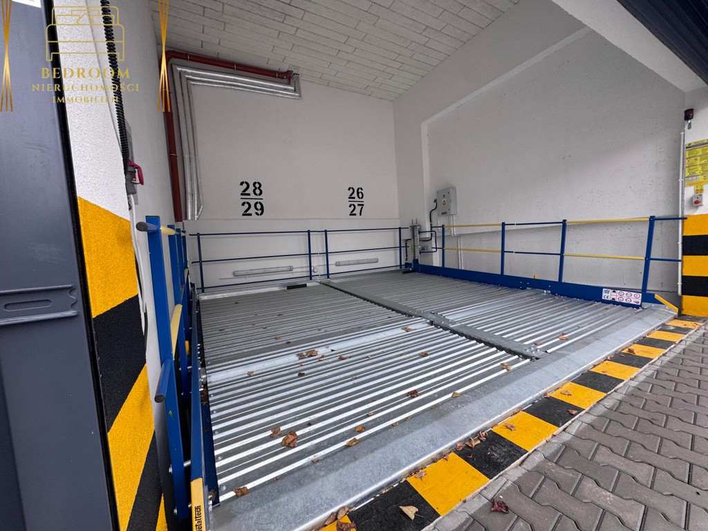 Samodzielny garaż czterostanowiskowy z platformami 32 m² z własną bramą - Widok 3