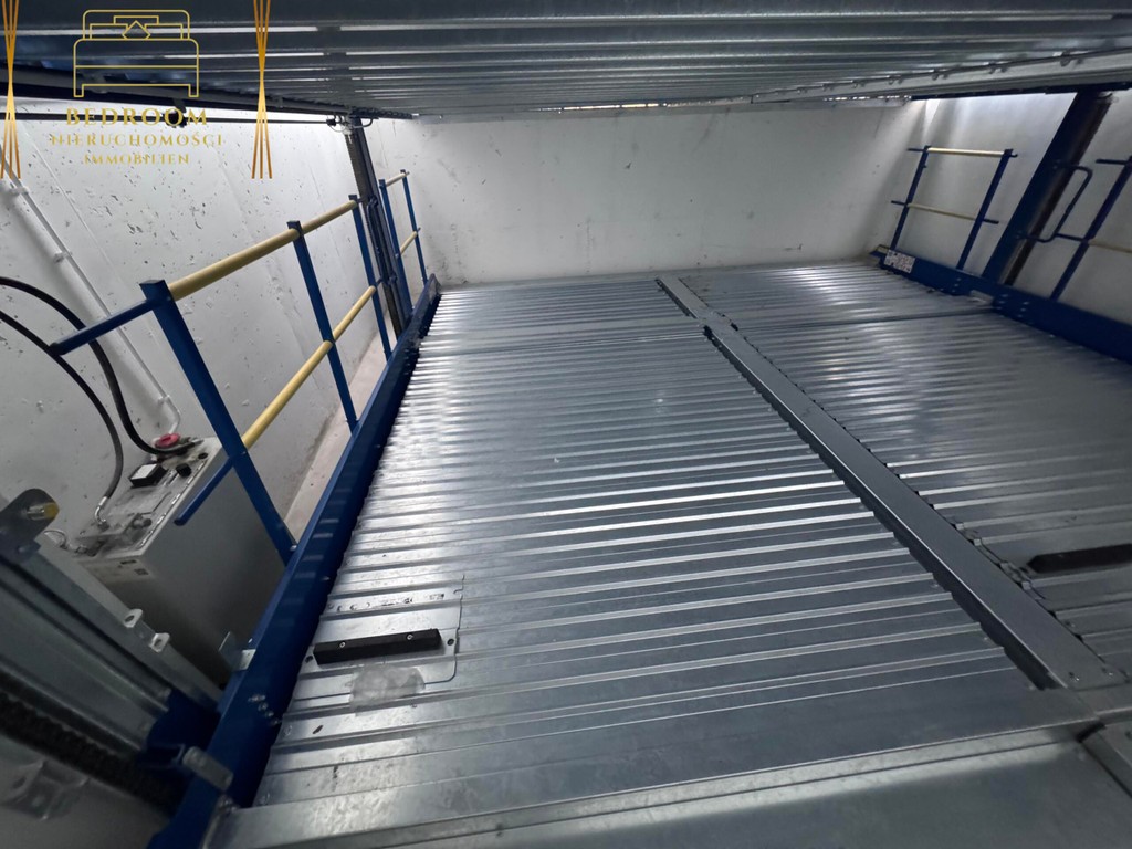 Samodzielny garaż czterostanowiskowy z platformami 32 m² z własną bramą - Widok 4