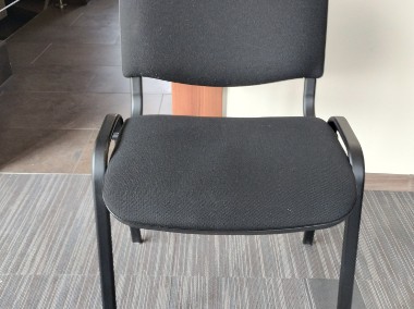 Syndyk sprzeda zestaw 13 krzeseł konferencyjnych typu ISO-1