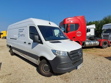 Mercedes-Benz Sprinter-1