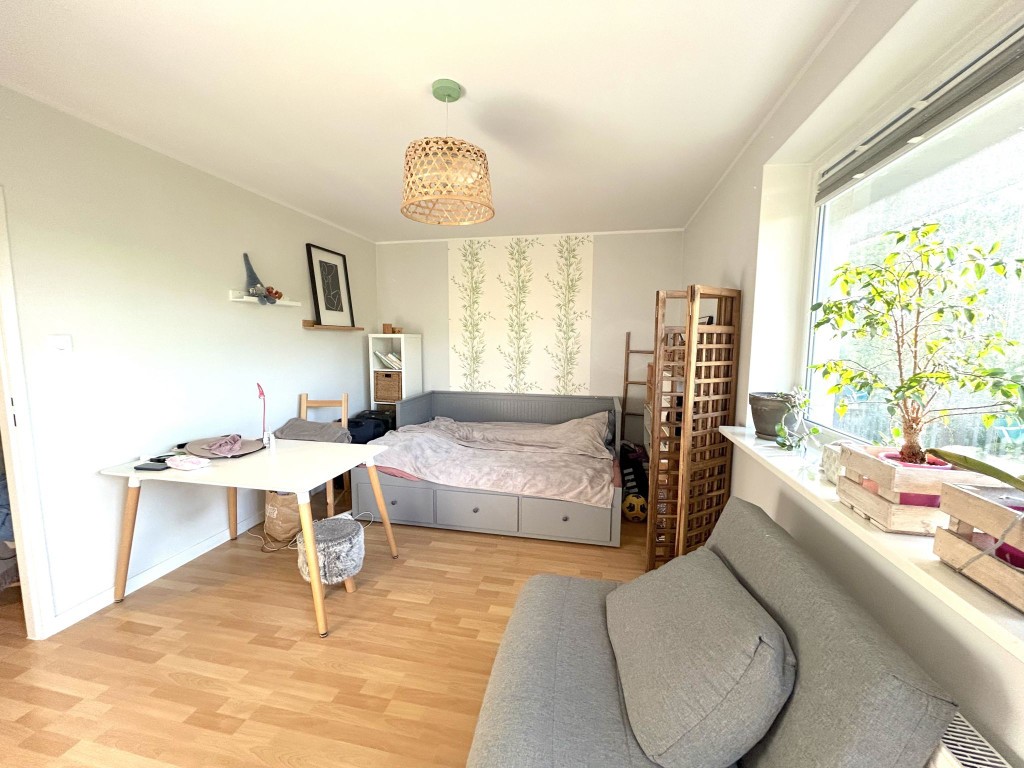 Pięknie nasłoneczniona kawalerka / Zamknięte osiedle / balkon 14 m2