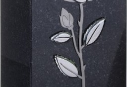 Wazon kwadratowy granitowy na nagrobek (wzór z kwiatem)
