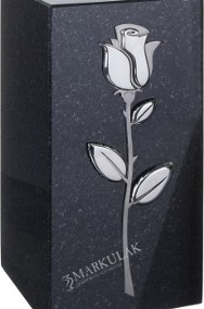 Wazon kwadratowy granitowy na nagrobek (wzór z kwiatem)-2