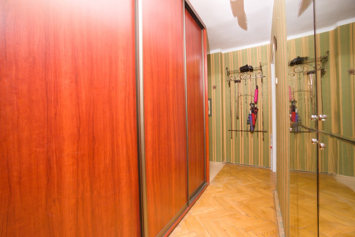 Centrum, ogrzewanie z sieci, balkon - Więcej