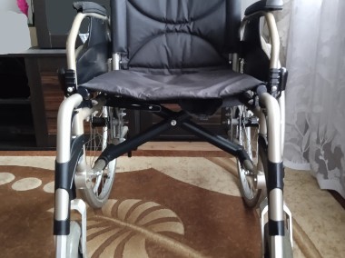 Wózek inwalidzki Vermeiren V200 + GRATIS! Poduszka przeciwodleżynowa-1