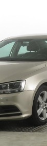 Volkswagen Jetta VI , Salon Polska, Klima, Parktronic, Podgrzewane siedzienia-3