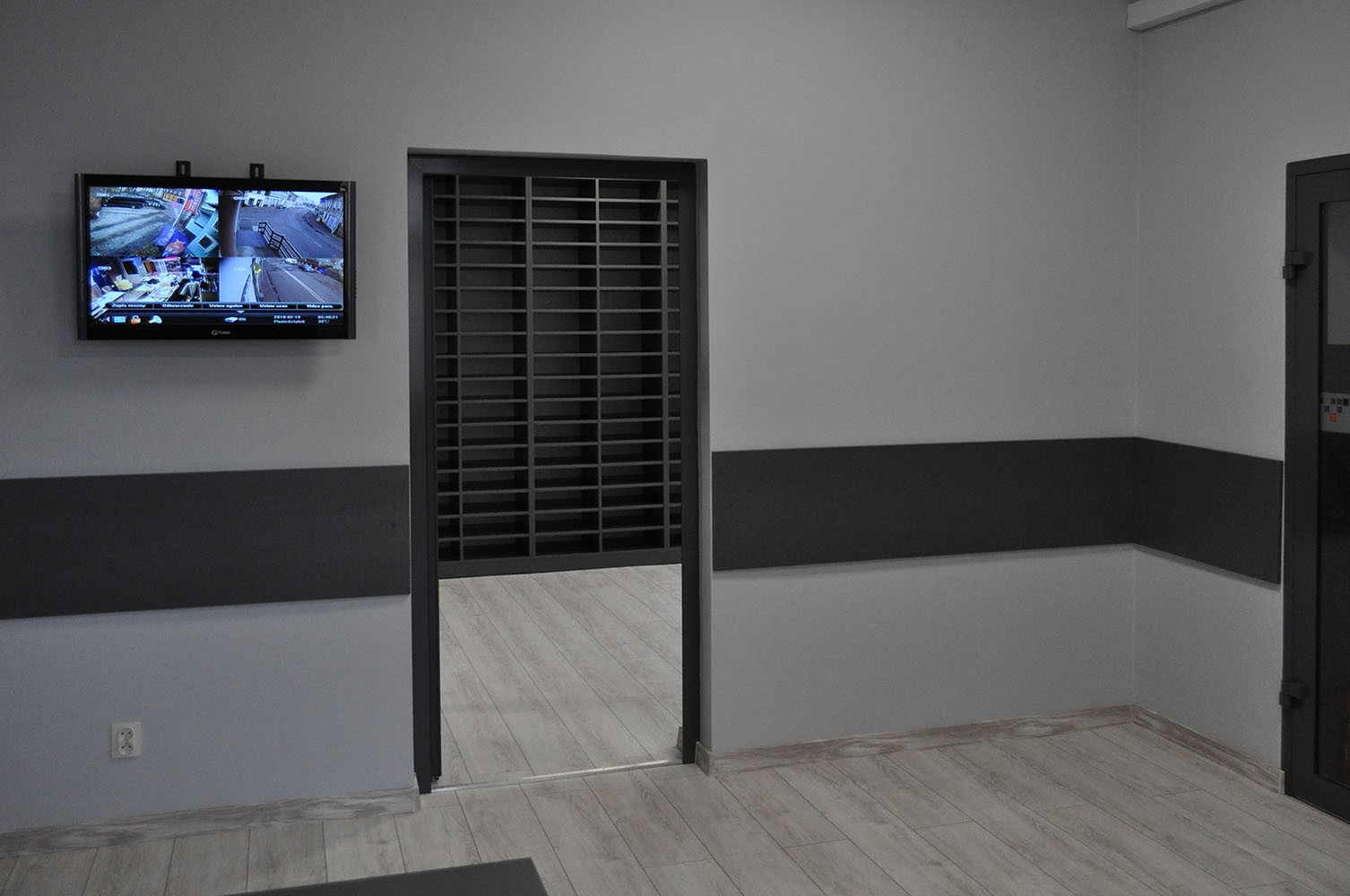 Lokal, biuro, mieszkanie 219 m² Gliwice-Łabędy. 219 m² Firma, kiedyś Apteka - Więcej