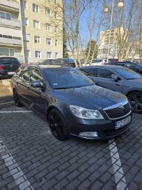 bogato wyposażona z fabryczną homologacją na hak holowniczy