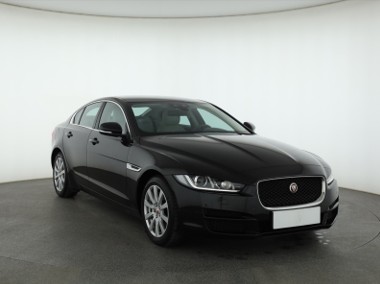 Jaguar XE I , Salon Polska, Serwis ASO, 180 KM, Automat, Skóra, Navi,-1