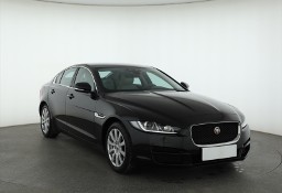 Jaguar XE I , Salon Polska, Serwis ASO, 180 KM, Automat, Skóra, Navi,