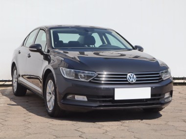 Volkswagen Passat B8 , Salon Polska, Klimatronic, Tempomat, Parktronic-1