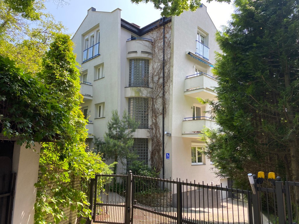 Apartament idealny do życia, budynek w drugiej linii zabudowy, cicho i zielono.