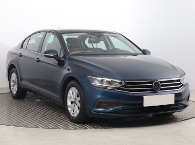 Volkswagen Passat B8 , Salon Polska, Serwis ASO, VAT 23%, Klimatronic, Tempomat,-1