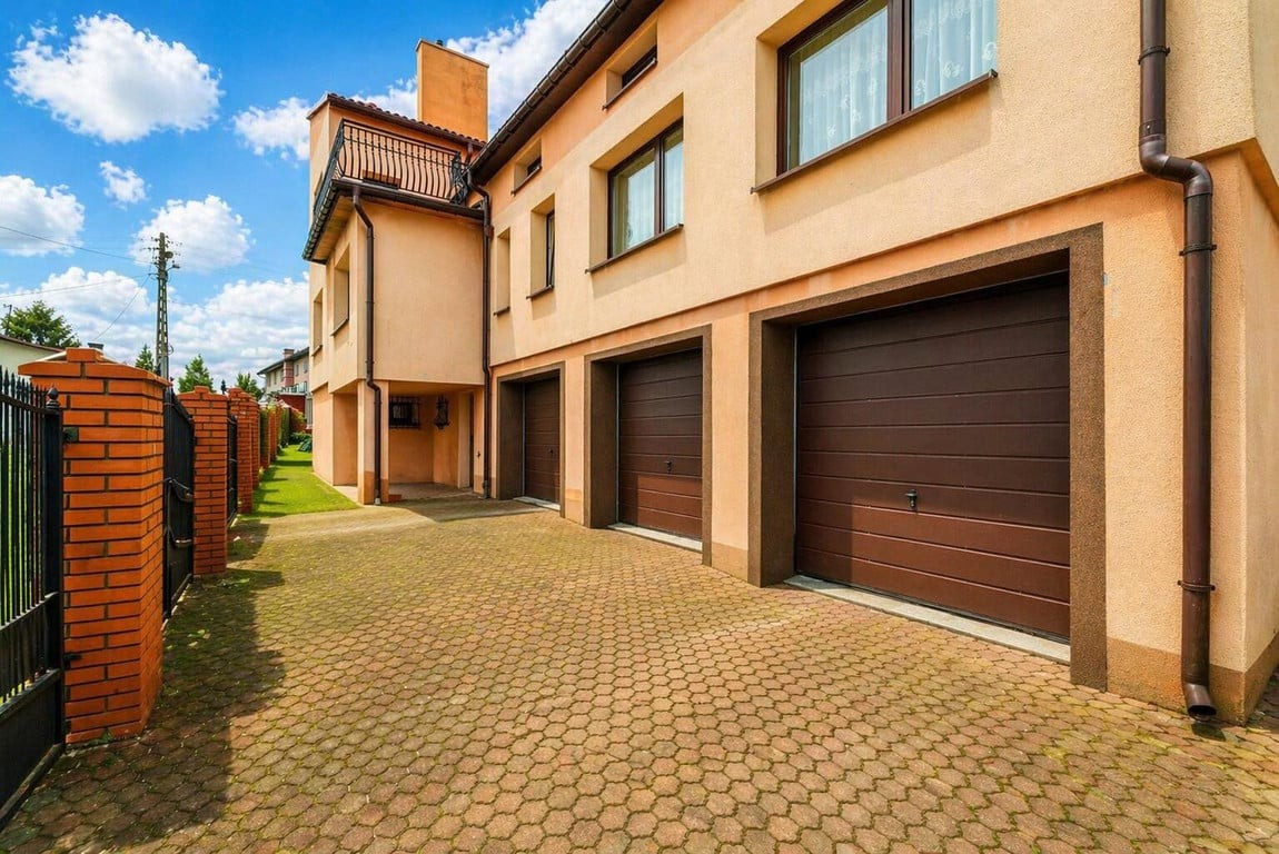 Obiekt 480 m² | centrum Szczekocin | idealny pod gabinety - More