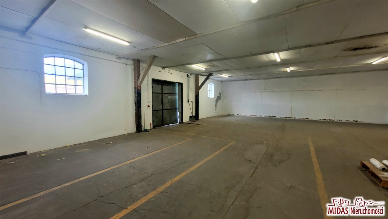 425 m² lokal handlowo-usługowy,hala w samym Centrum – pohled 3