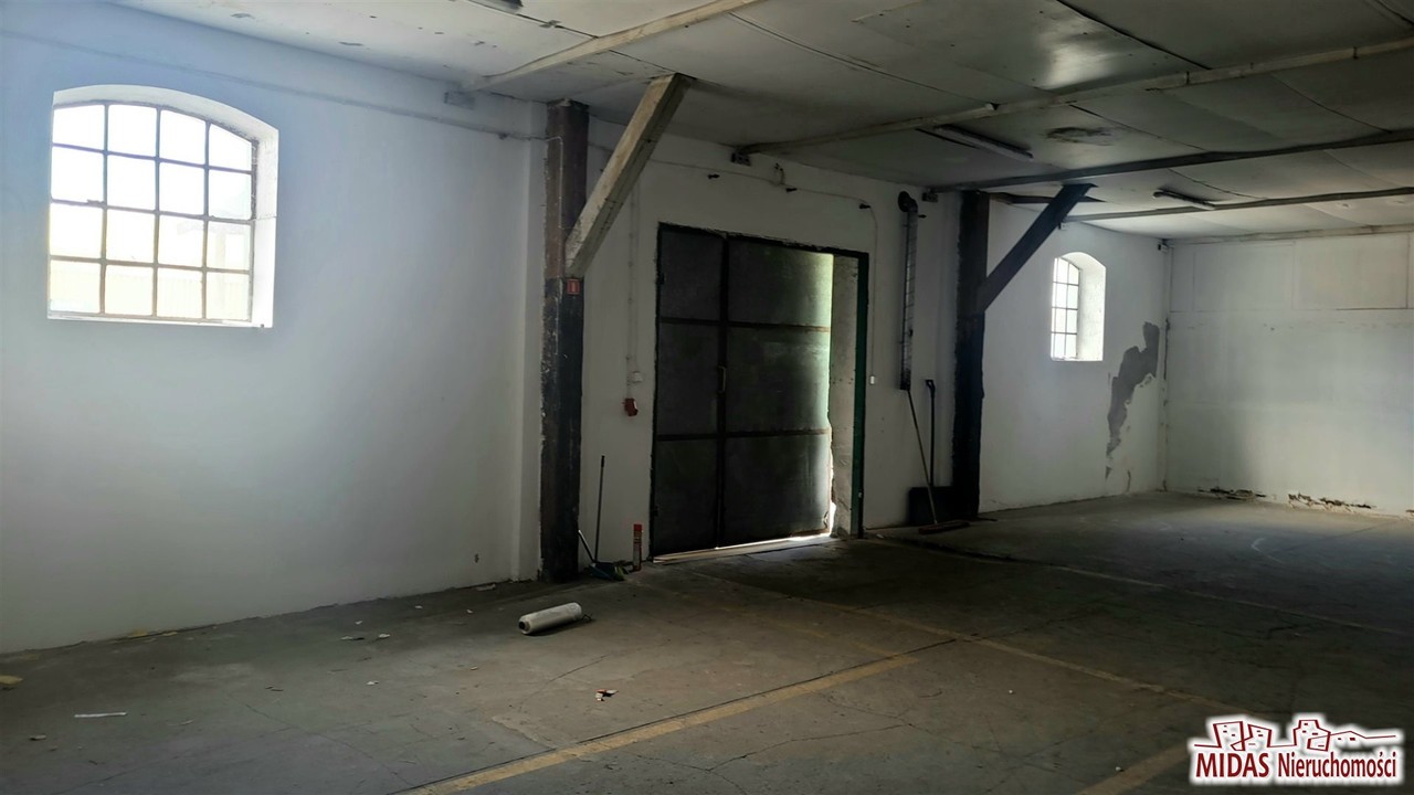 425 m² lokal handlowo-usługowy,hala w samym Centrum – další