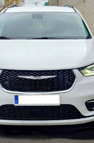 Chrysler Pacifica-2