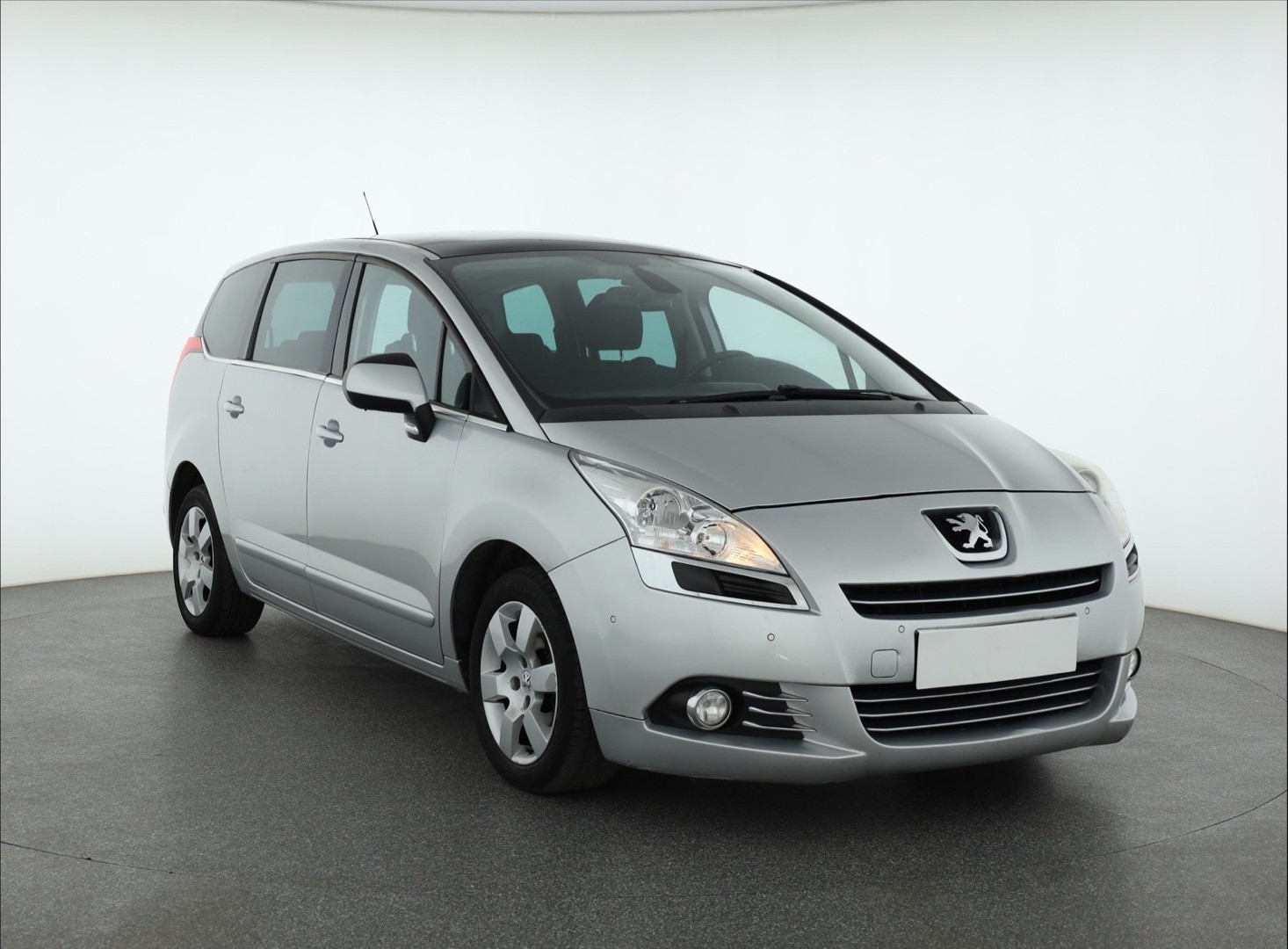 Peugeot 5008 , GAZ, 7 miejsc, Navi, Klimatronic, Tempomat, Parktronic,