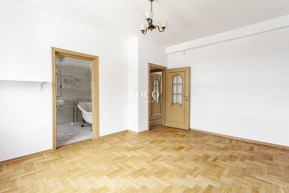 Przestronny dom w spokojnej okolicy – další