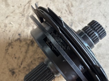 Claas AXION 830 Wałek Podajnika zbożowego Wałek Skrzyni 0011435701 0011482052-1