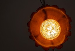 Lampa sufitowa z plastra drewna akacji
