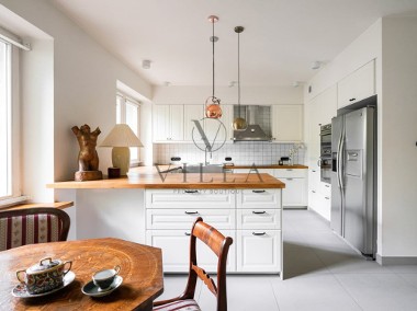 <p>Dom w Stylu Dworkowym na pograniczu Podkowy Leśnej</p>-1