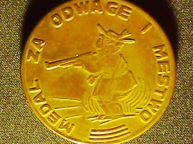 Medal za odwagę i męstwo, zabawka-kapiszoniak z okresu PRL-1