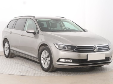 Volkswagen Passat B8 , Salon Polska, VAT 23%, Navi, Klimatronic, Parktronic,-1