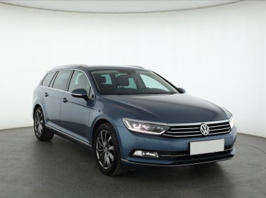 Volkswagen Passat B8 , Automat, Skóra, Navi, Klimatronic, Tempomat, Parktronic,-1