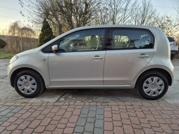 4 drzwi, mały przebieg, garażowany, bardzo dobry stan