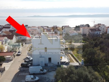 Penthouse z tarasem na dachu, 350 m od morza i plaży, Okrug Gornji-1