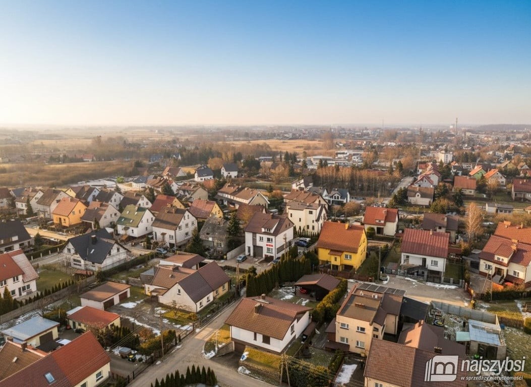 CHOSZCZNO - Gabinety lekarskie i mieszkanie – pohled 2