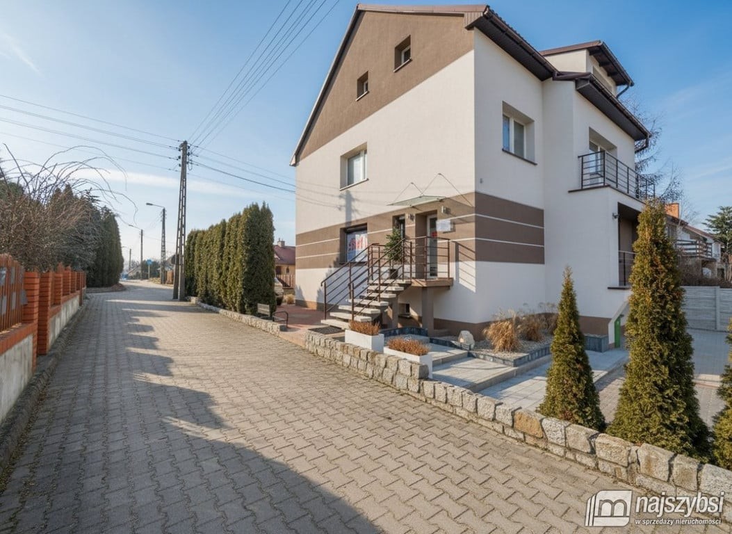 CHOSZCZNO - Gabinety lekarskie i mieszkanie – pohled 3