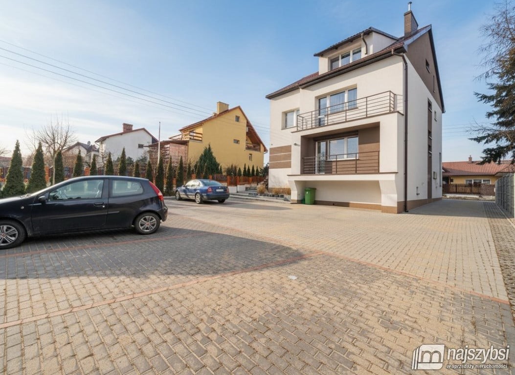 CHOSZCZNO - Gabinety lekarskie i mieszkanie – pohled 5